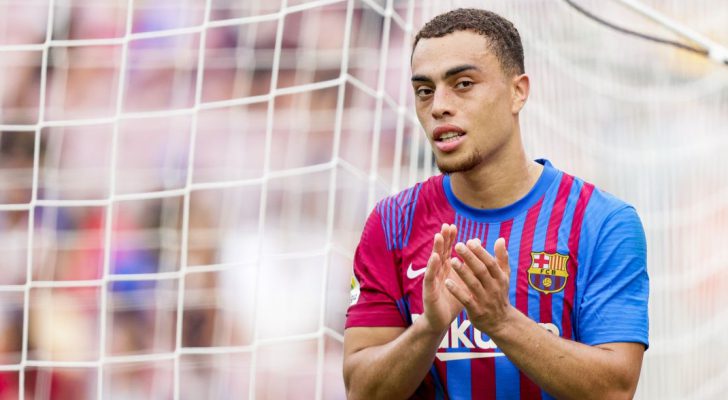 برشلونة يوافق على إعارة ديست إلى آيندهوفن