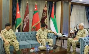 رئيس هيئة الأركان المشتركة يستقبل وفداً عسكرياً بحرينياً