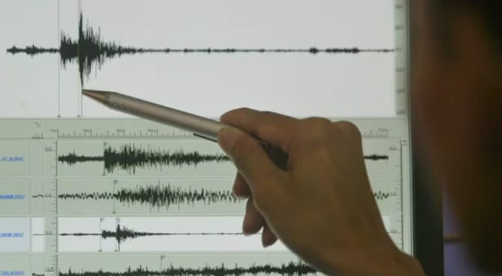 زلزال بقوة ٧.١ درجة يضرب قبالة جزيرة بالي في اندونيسيا