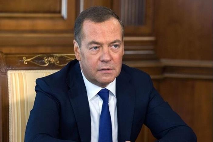 صورة حول : مدفيديف: روسيا تزود نفسها بكل أنواع الأسلحة مدفيديف: روسيا تزود نفسها بكل أنواع الأسلحة