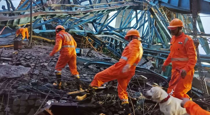 مقتل ٢٠ عاملا بعد انهيار رافعة في الهند