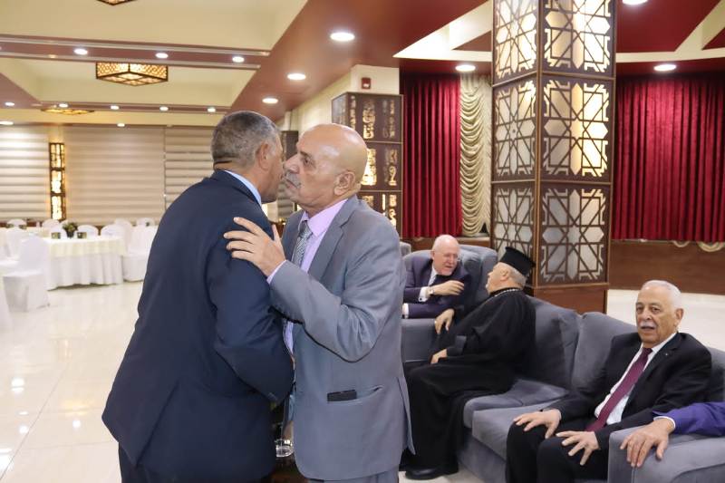 بالصور والفيديو ... الزميل القرعان يولم للفايز والعيسوي