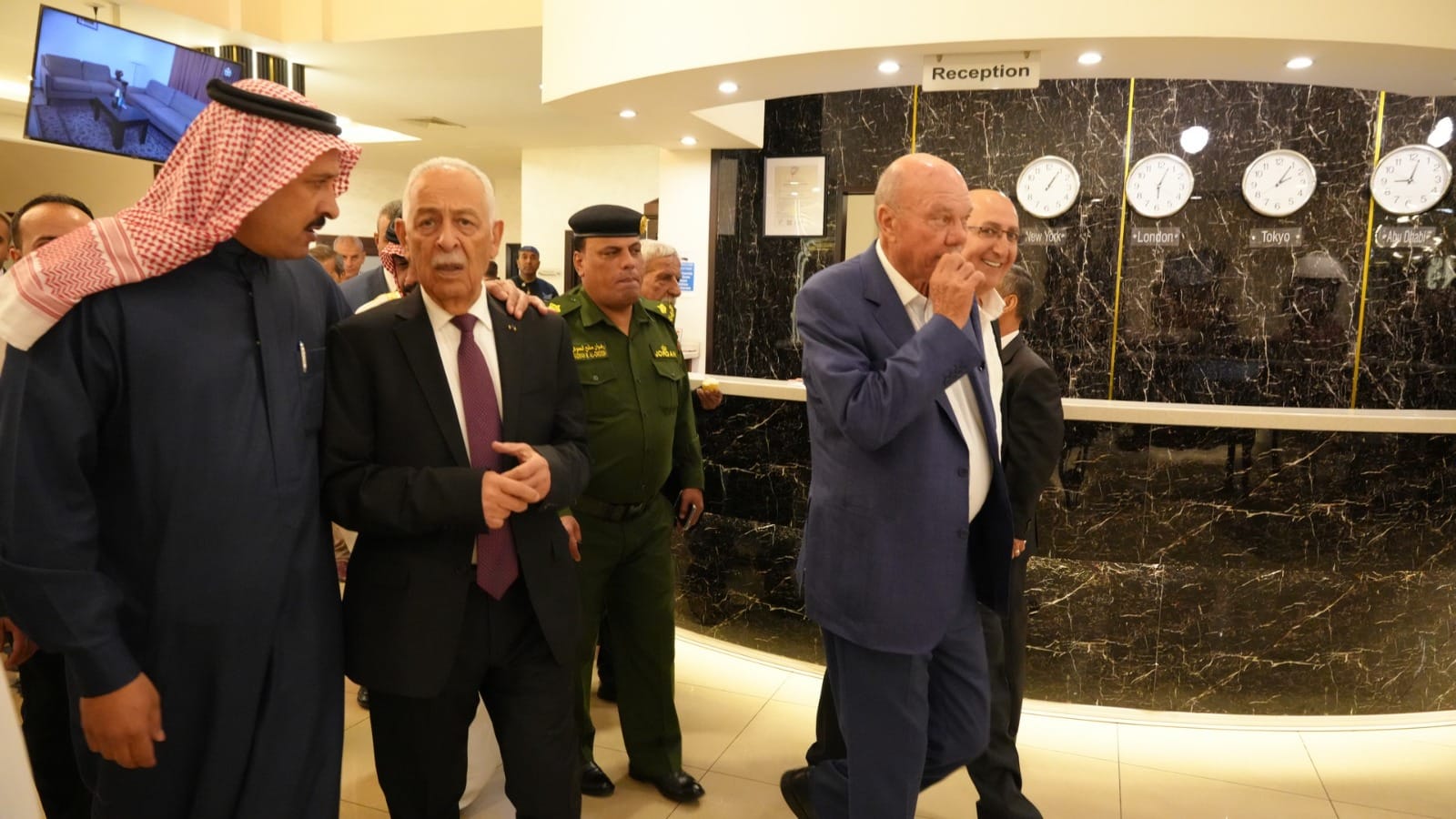 بالصور والفيديو ... الزميل القرعان يولم للفايز والعيسوي