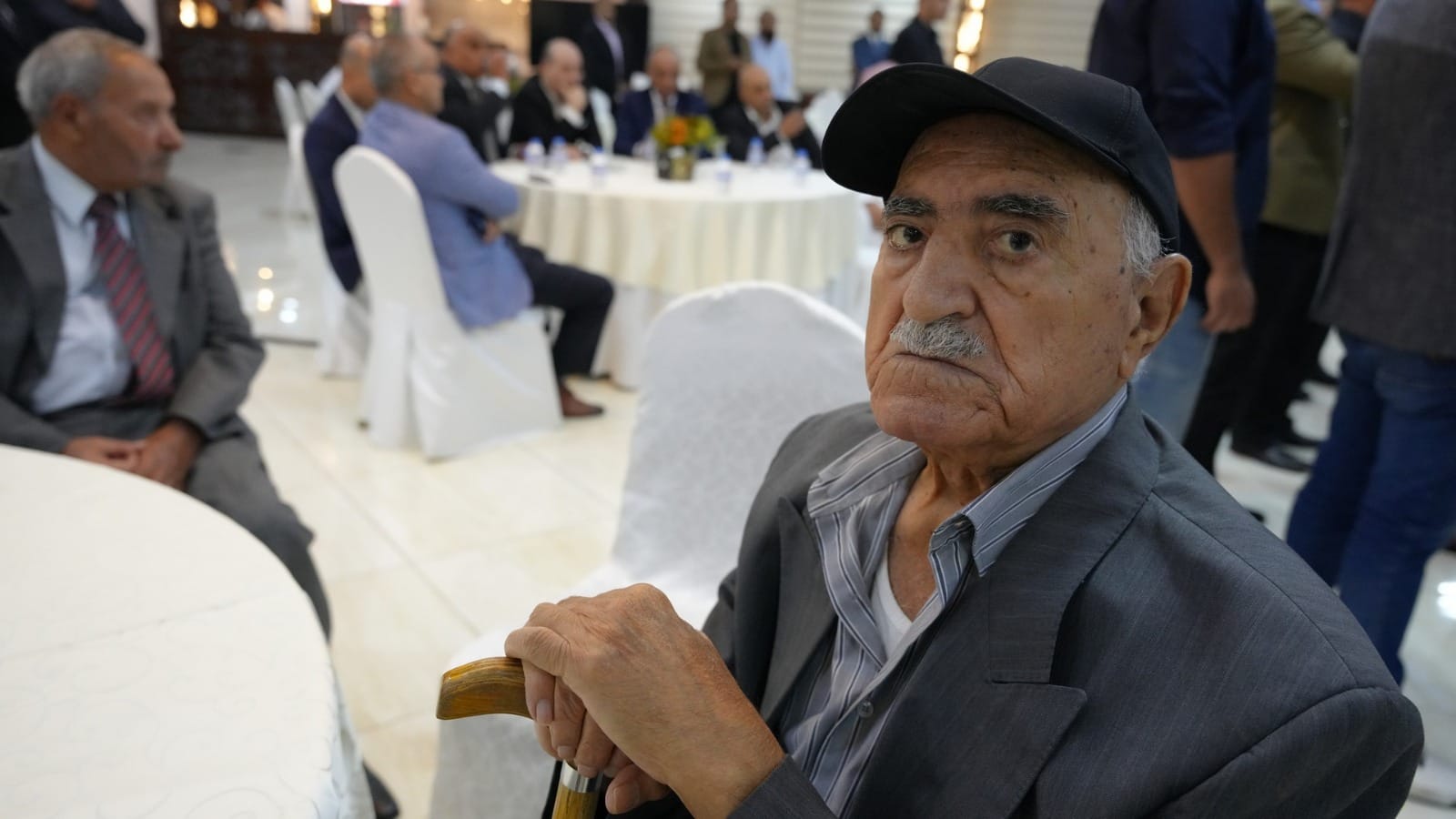 بالصور والفيديو ... الزميل القرعان يولم للفايز والعيسوي