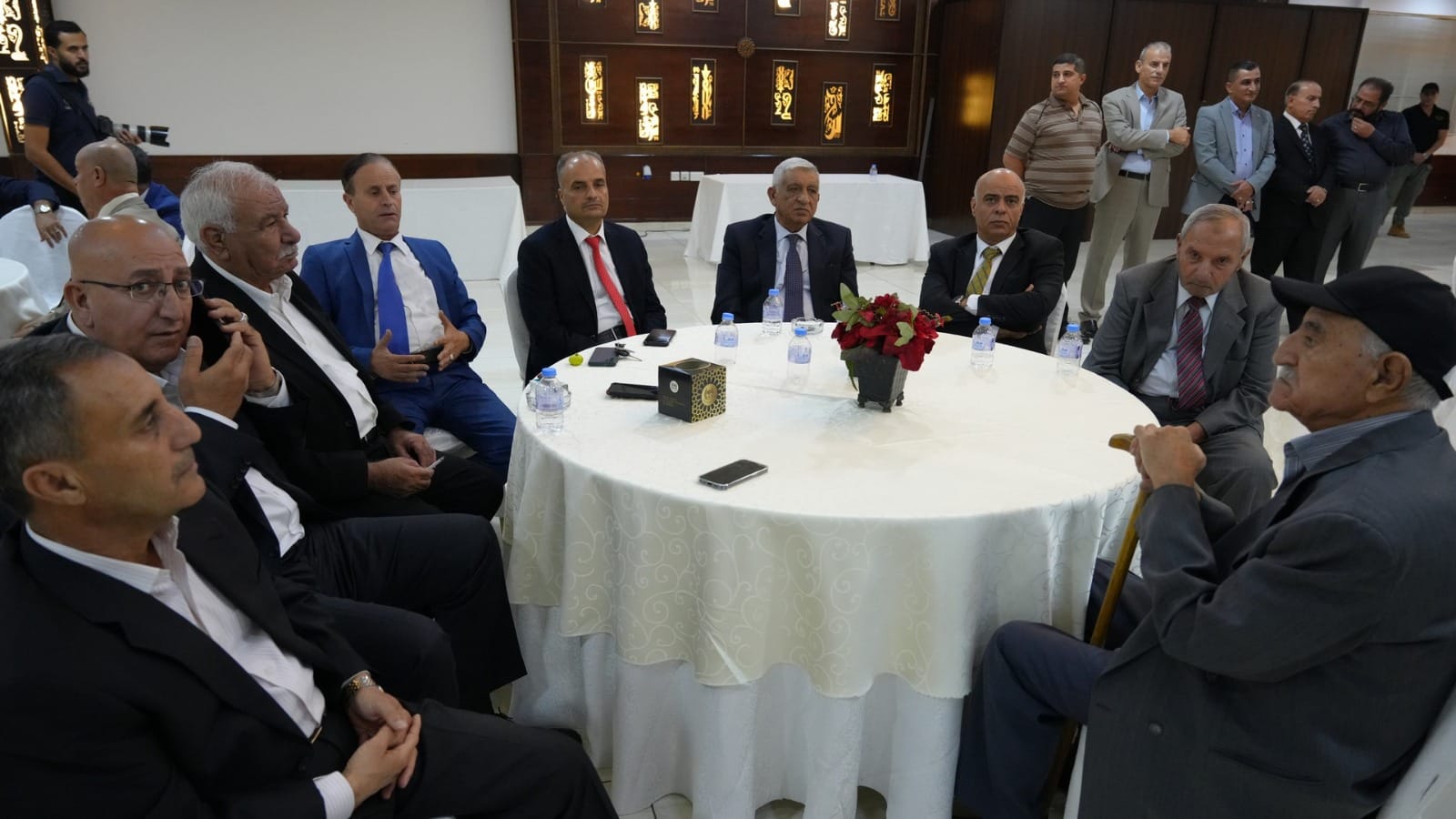 بالصور والفيديو ... الزميل القرعان يولم للفايز والعيسوي