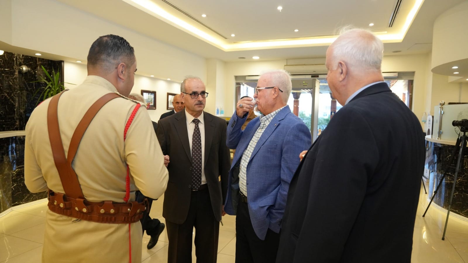 بالصور والفيديو ... الزميل القرعان يولم للفايز والعيسوي