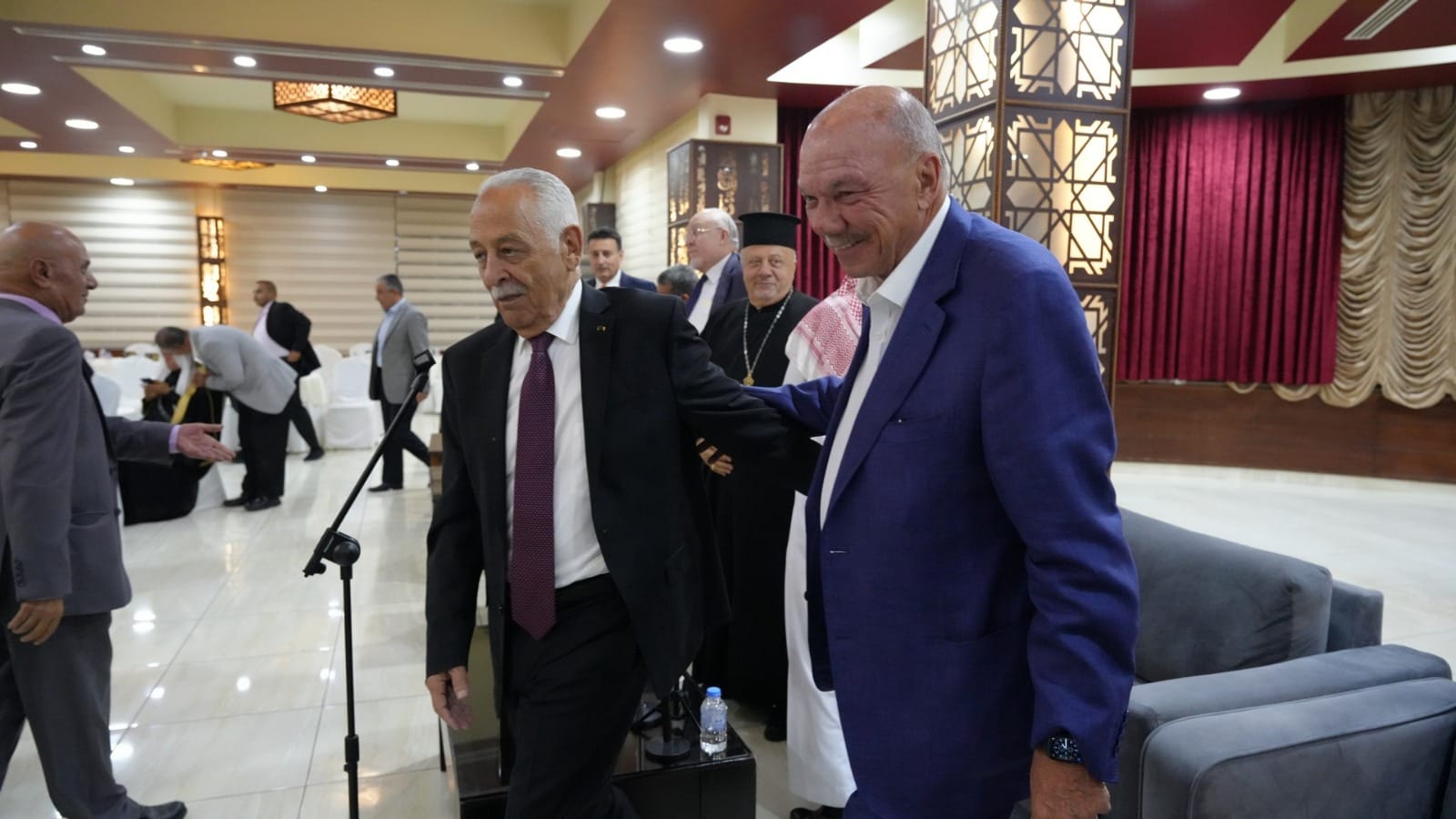 بالصور والفيديو ... الزميل القرعان يولم للفايز والعيسوي
