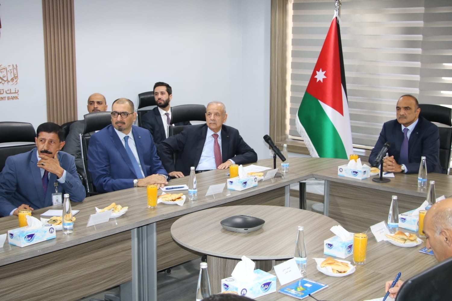 بالصور .. الخصاونة يُقرر إعفاء البلديات من فوائد الحساب المكشوف قريبا