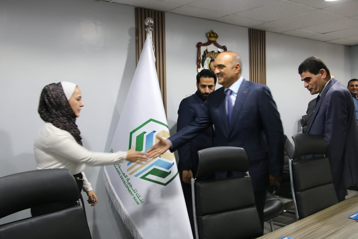 بالصور .. الخصاونة يُقرر إعفاء البلديات من فوائد الحساب المكشوف قريبا