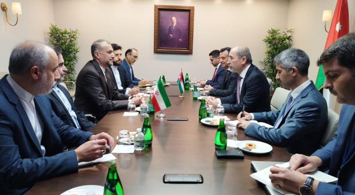 صورة حول : الصفدي يؤكد لنظيره الإيراني ضرورة وقف ما تنتجه الأزمة في سوريا من تهديدات لأمن الأردن الصفدي يؤكد لنظيره الإيراني ضرورة وقف ما تنتجه الأزمة في سوريا من تهديدات لأمن الأردن