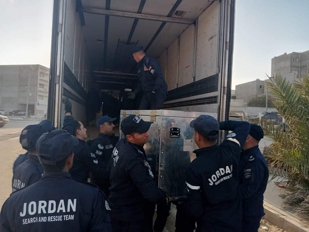 صورة حول : بالصور.. وصول فريق البحث والانقاذ الدولي الاردني الى مدينة درنة الليبية بالصور.. وصول فريق البحث والانقاذ الدولي الاردني الى مدينة درنة الليبية