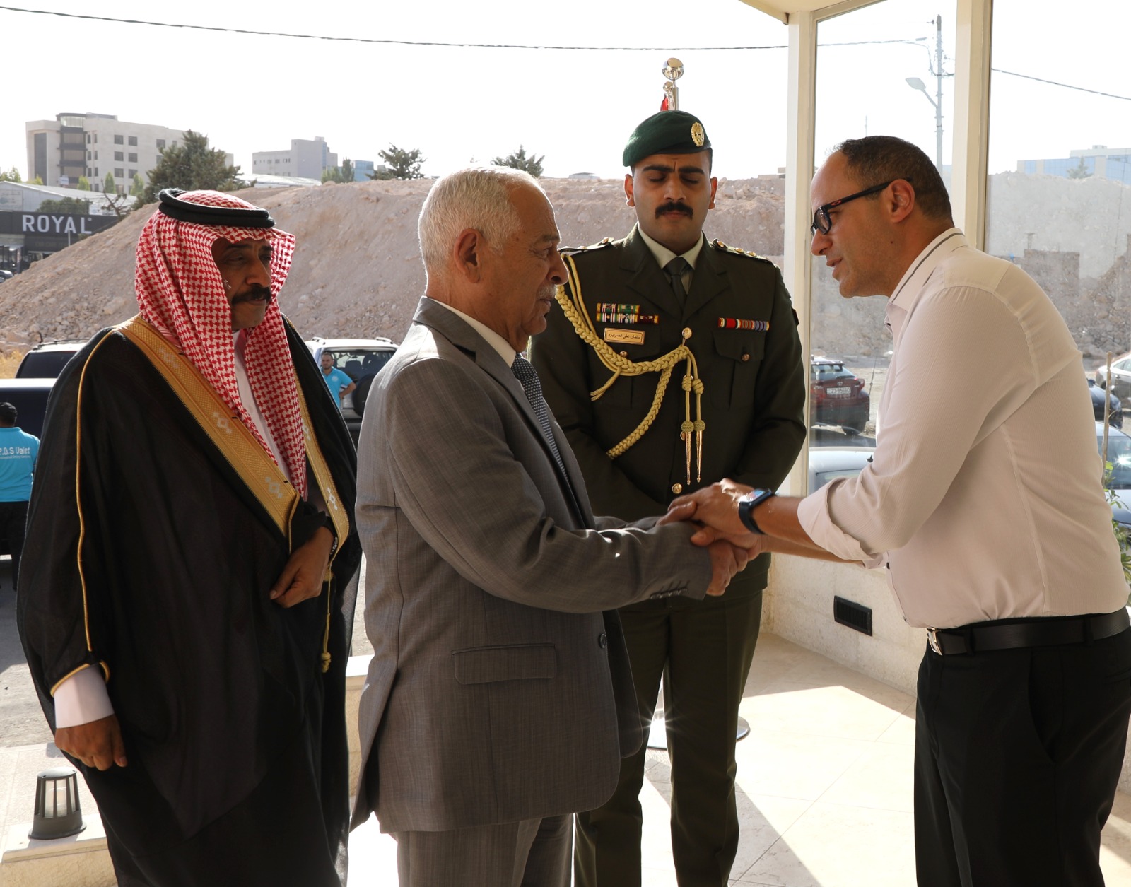 صورة حول : العيسوي ينقل تعازي الملك وولي العهد الى عشائر الدبايبة والتربين وآل حمارنة العيسوي ينقل تعازي الملك وولي العهد الى عشائر الدبايبة والتربين وآل حمارنة