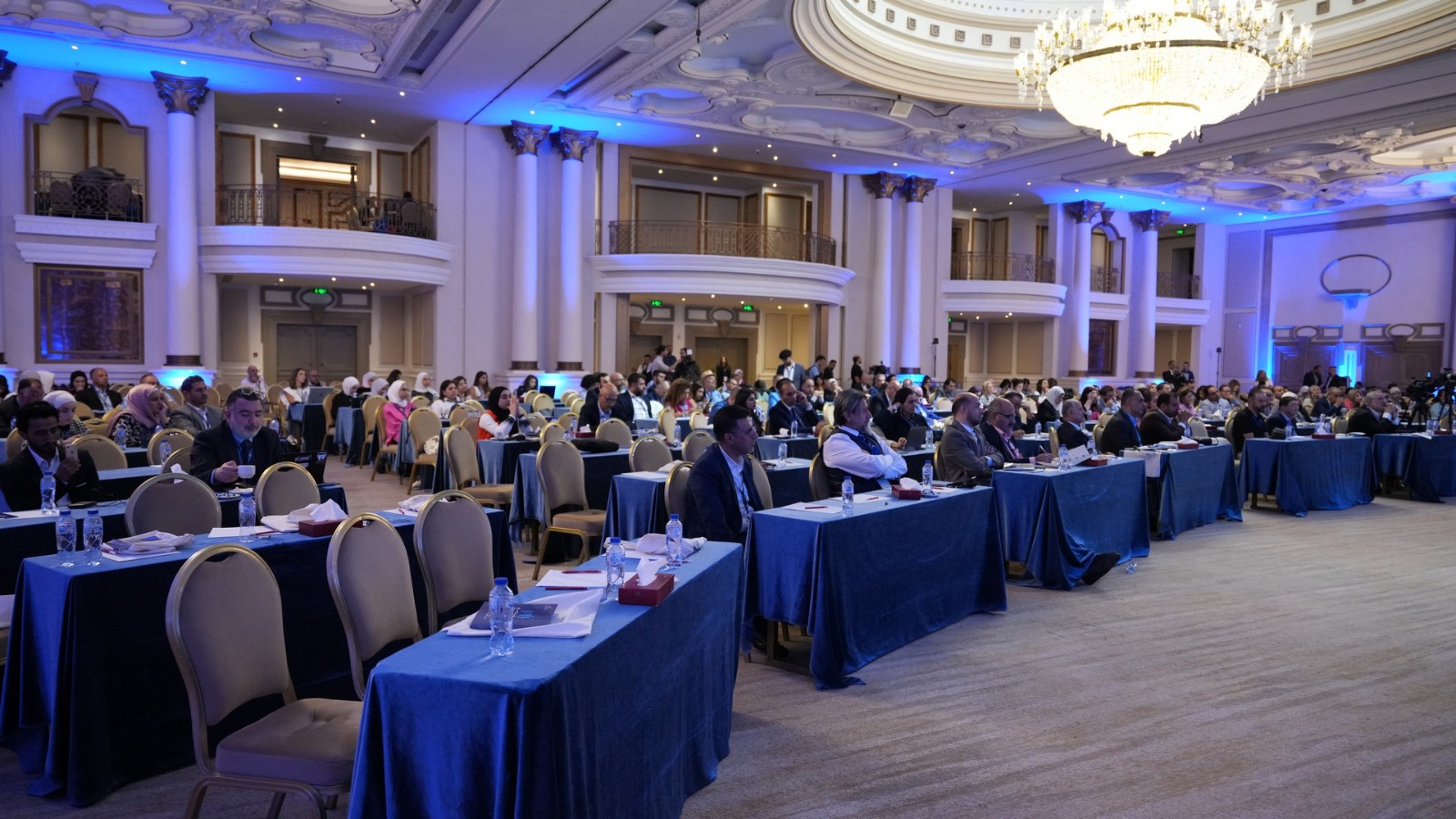 ملتقى مستقبل الإعلام والاتصال ينهي أعمال يومه الأول بمناقشة تحديات منصات التواصل الاجتماعي وحرية التعبير وخطاب الكراهية