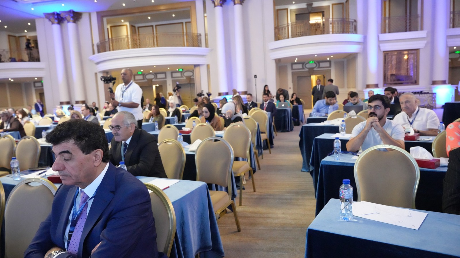 ملتقى مستقبل الإعلام والاتصال ينهي أعمال يومه الأول بمناقشة تحديات منصات التواصل الاجتماعي وحرية التعبير وخطاب الكراهية