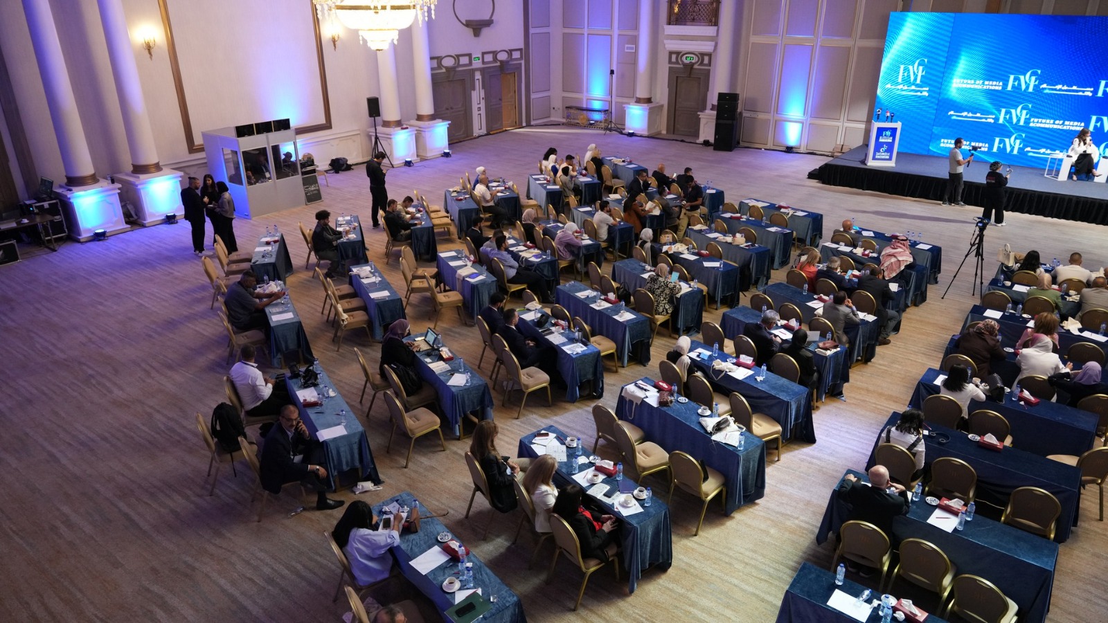 ملتقى مستقبل الإعلام والاتصال ينهي أعمال يومه الأول بمناقشة تحديات منصات التواصل الاجتماعي وحرية التعبير وخطاب الكراهية