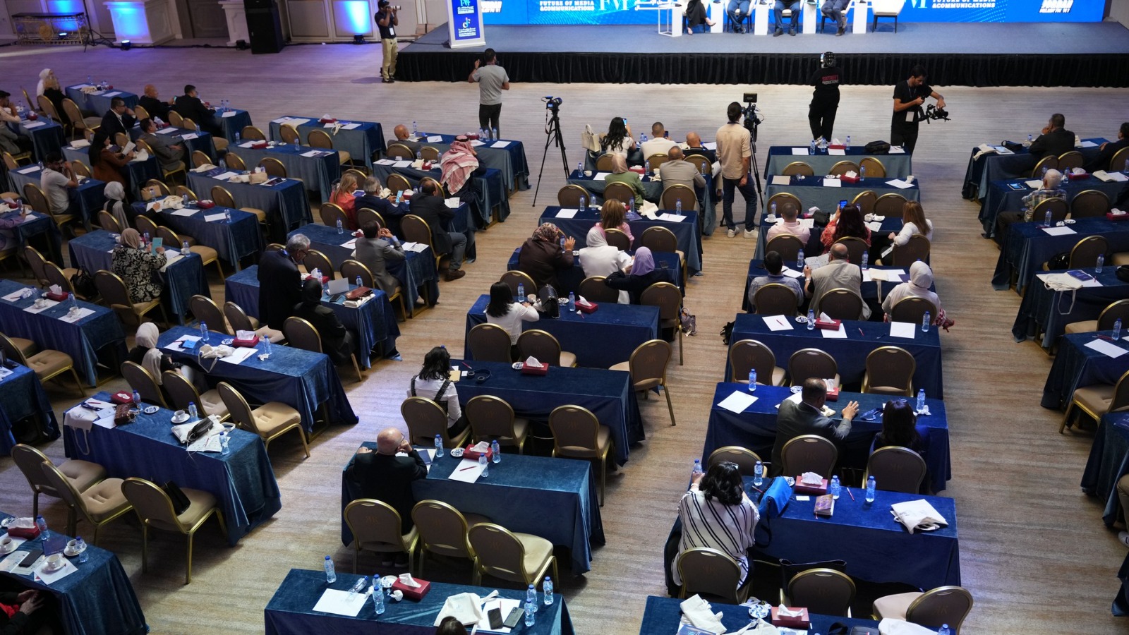 ملتقى مستقبل الإعلام والاتصال ينهي أعمال يومه الأول بمناقشة تحديات منصات التواصل الاجتماعي وحرية التعبير وخطاب الكراهية