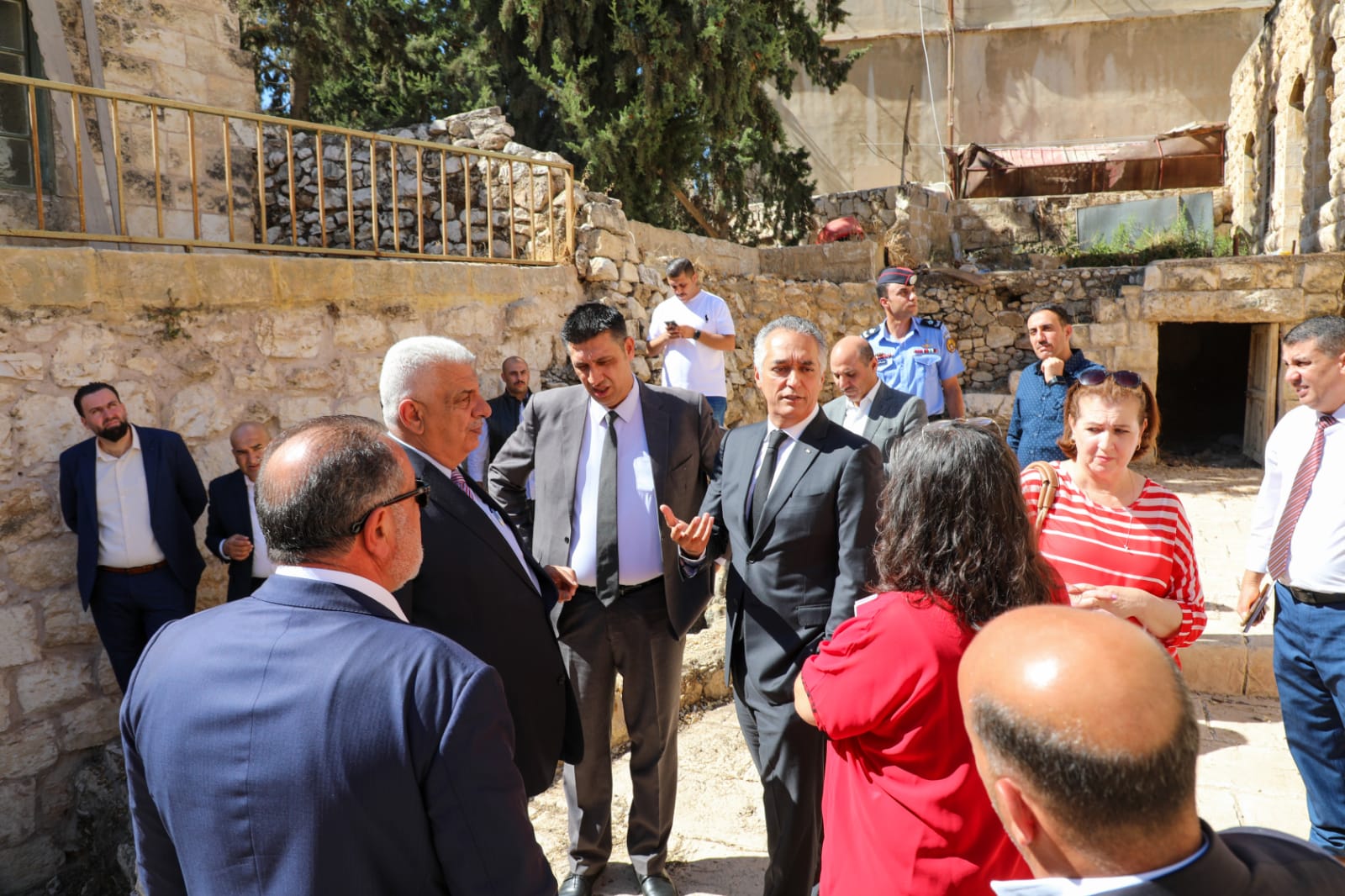 القيسي: خلال زيارته لمدينتي الفحيص وماحص نعمل بتشاركية مع البلديات لتطوير المنتج السياحي