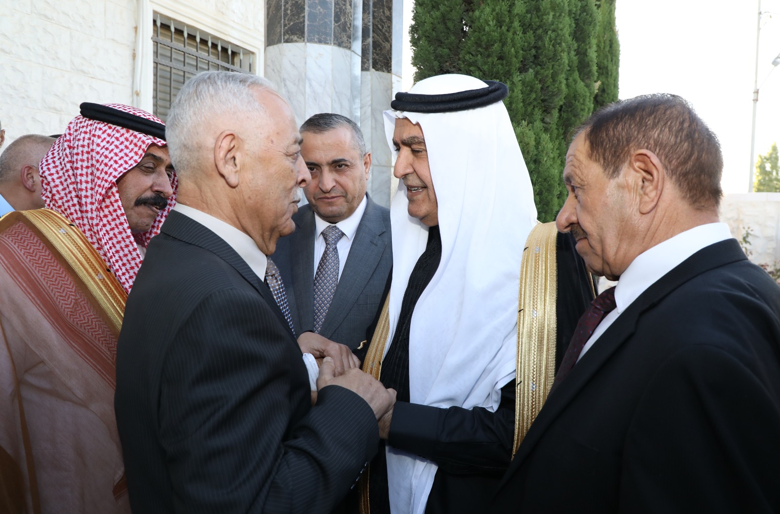 صورة حول : مندوبا عن الملك وولي العهد العيسوي يعزي عشيرة الصرايرة مندوبا عن الملك وولي العهد العيسوي يعزي عشيرة الصرايرة