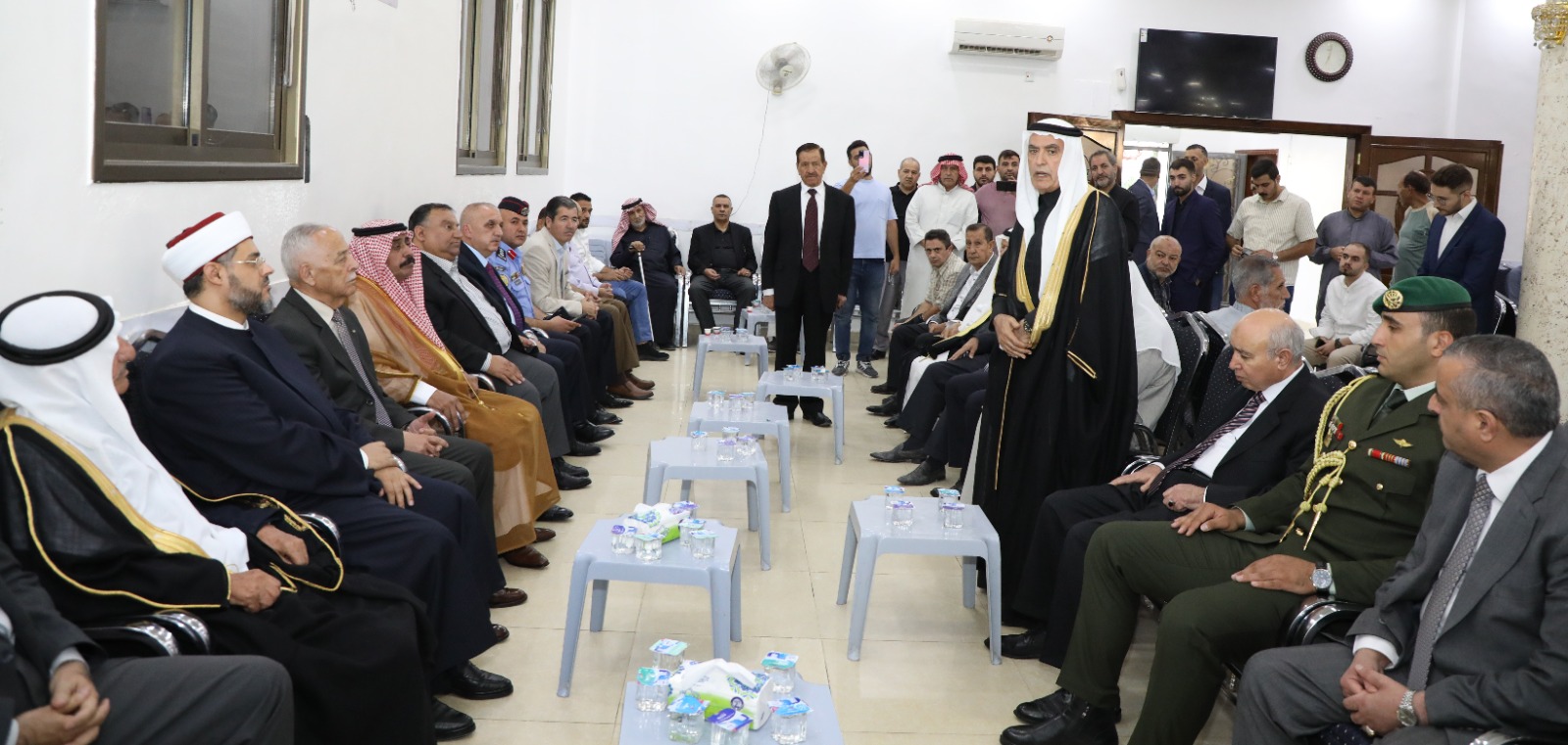 صورة حول : مندوبا عن الملك وولي العهد العيسوي يعزي عشيرة الصرايرة مندوبا عن الملك وولي العهد العيسوي يعزي عشيرة الصرايرة