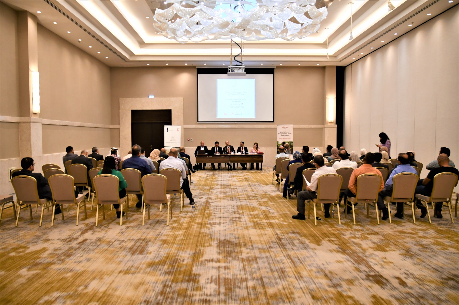 مدير المؤسسة التعاونية يرعى ورشة عمل حول الإجراءات الضريبية للتعاونيات الزراعية