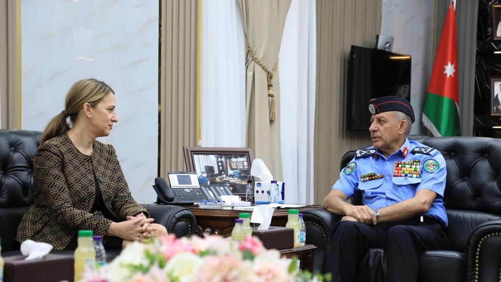 صورة حول : مدير الأمن العام يلتقي السفيرة الأمريكية مدير الأمن العام يلتقي السفيرة الأمريكية