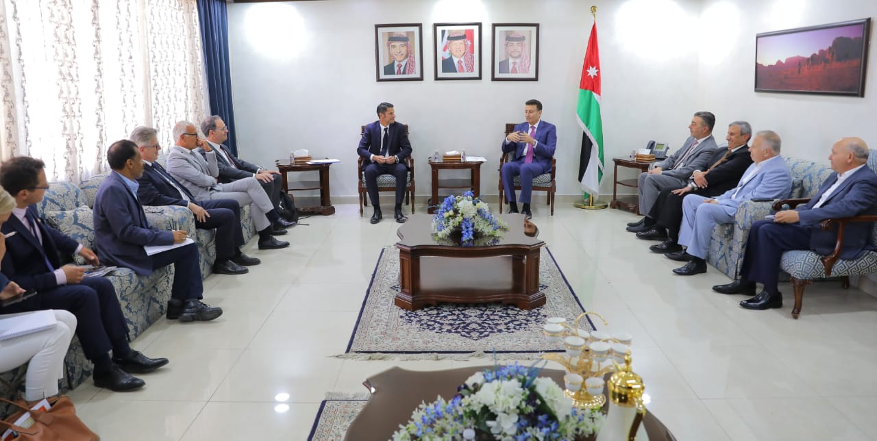 الصفدي ووفد فرنسي برلماني يؤكدون أهمية حل الدولتين ودعم اللاجئين والتعاون في قطاع المياه