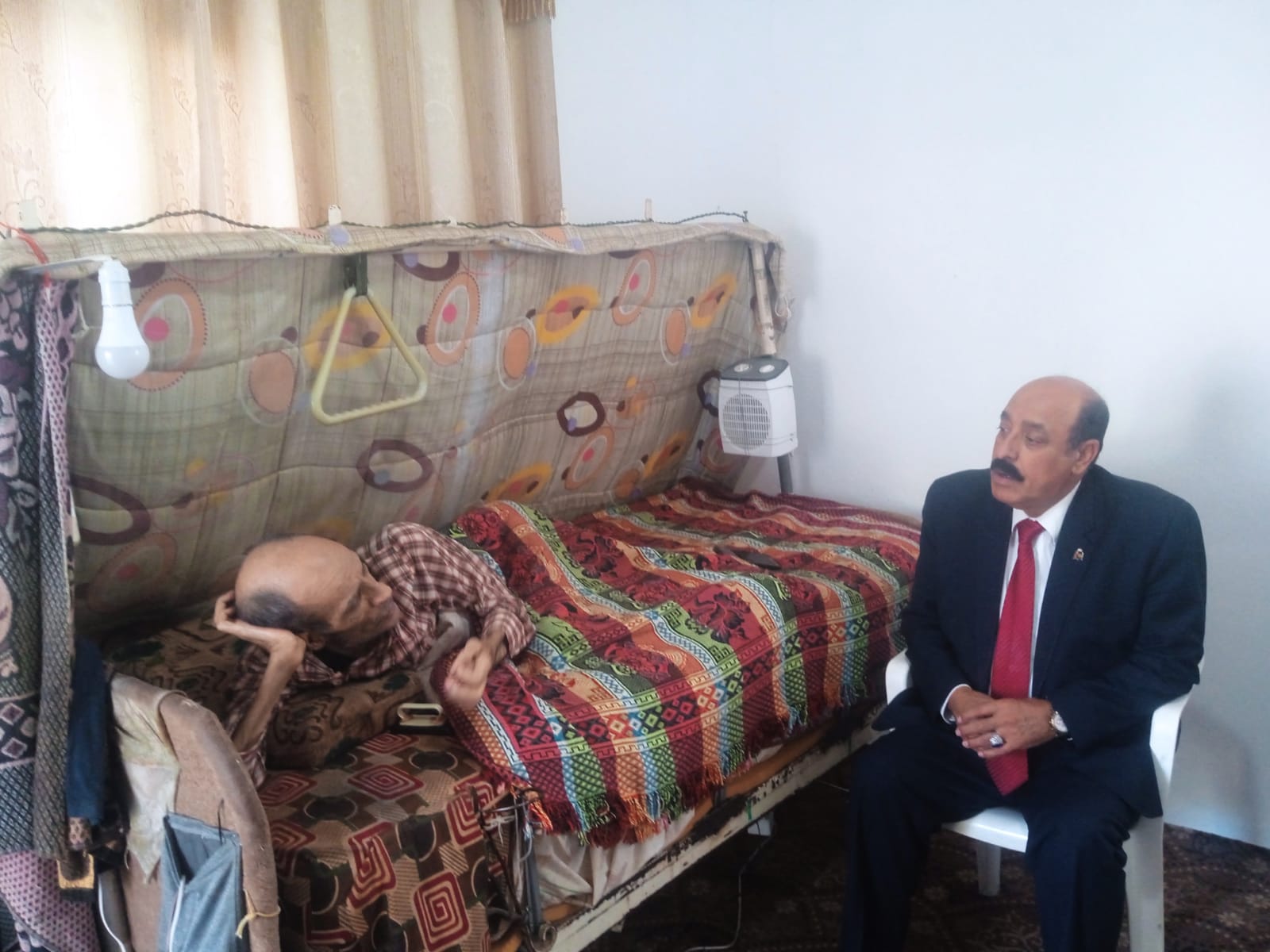 صورة حول : الشوبكي يتفقد أحد رفقاء السلاح ويزور مكتبي (الأمن والحماية) والتجاري في الطفيلة الشوبكي يتفقد أحد رفقاء السلاح ويزور مكتبي (الأمن والحماية) والتجاري في الطفيلة