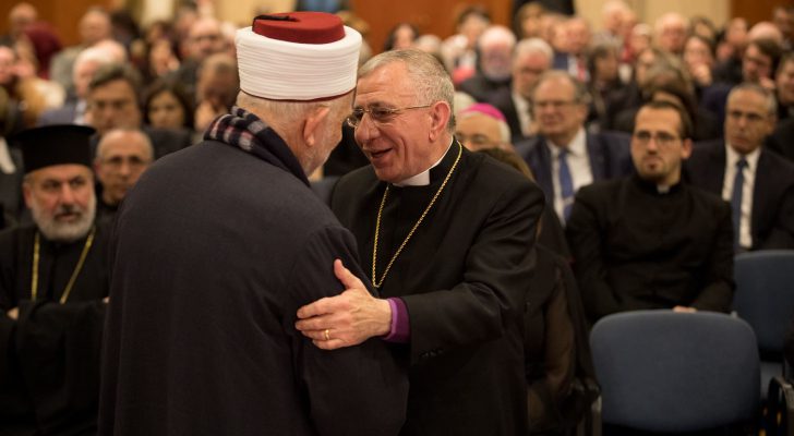 المطران يونان ينقل هموم الفلسطينيين إلى دوائر مؤثرة في بريطانيا