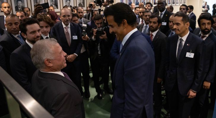 صورة حول : الملك يلتقي الشيخ تميم بن حمد آل ثاني في نيويورك الملك يلتقي الشيخ تميم بن حمد آل ثاني في نيويورك