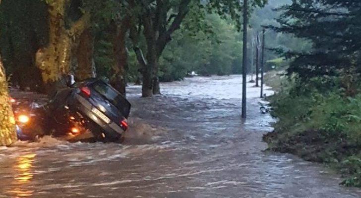 صورة حول : بسبب العواصف.. فرنسا تعلن حالة الإنذار البرتقالي في ١٠ أقاليم بسبب العواصف.. فرنسا تعلن حالة الإنذار البرتقالي في ١٠ أقاليم