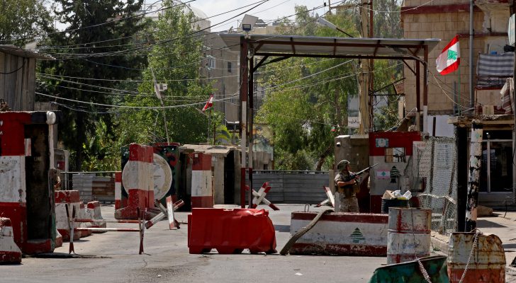 صورة حول : الجيش اللبناني يؤكد تواصل الاشتباكات في مخيم عين الحلوة الجيش اللبناني يؤكد تواصل الاشتباكات في مخيم عين الحلوة