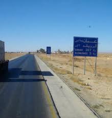 وفاتان وإصابة بتصادم مركبة خصوصي وتريلا على طريق بغداد الرويشد