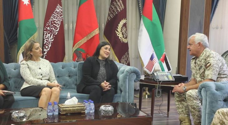 رئيس هيئة الأركان المشتركة يتباحث أوجه التعاون مع الدفاع الأمريكية والدولية للهجرة