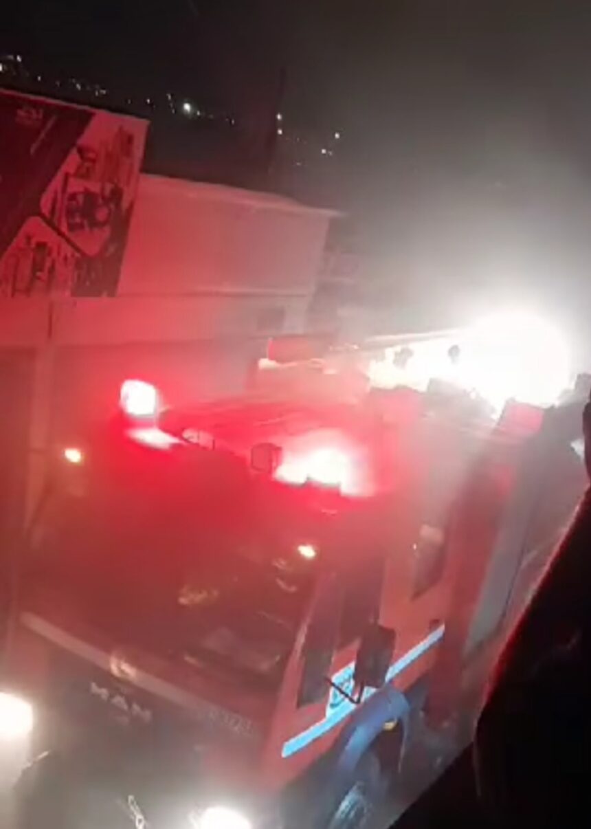 صورة حول : حريق يأتي على ٤ محلات تجارية بمخيم الزعتري حريق يأتي على ٤ محلات تجارية بمخيم الزعتري