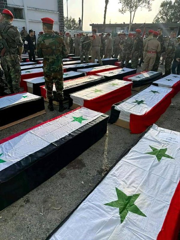 شاهدوا فيديو وصور .. تشييع ضحايا الهجوم على الكلية الحربية في حمص