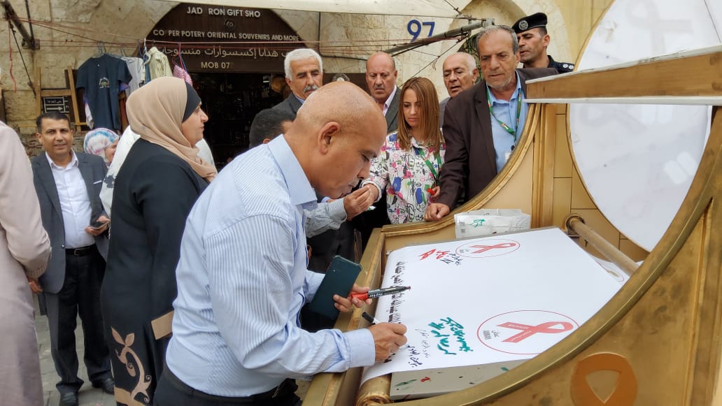 صورة حول : بلدية السلط الكبرى تشارك في التوقيع على رسالة ولاء و وفاء لجلالة الملك..صور بلدية السلط الكبرى تشارك في التوقيع على رسالة ولاء و وفاء لجلالة الملك..صور