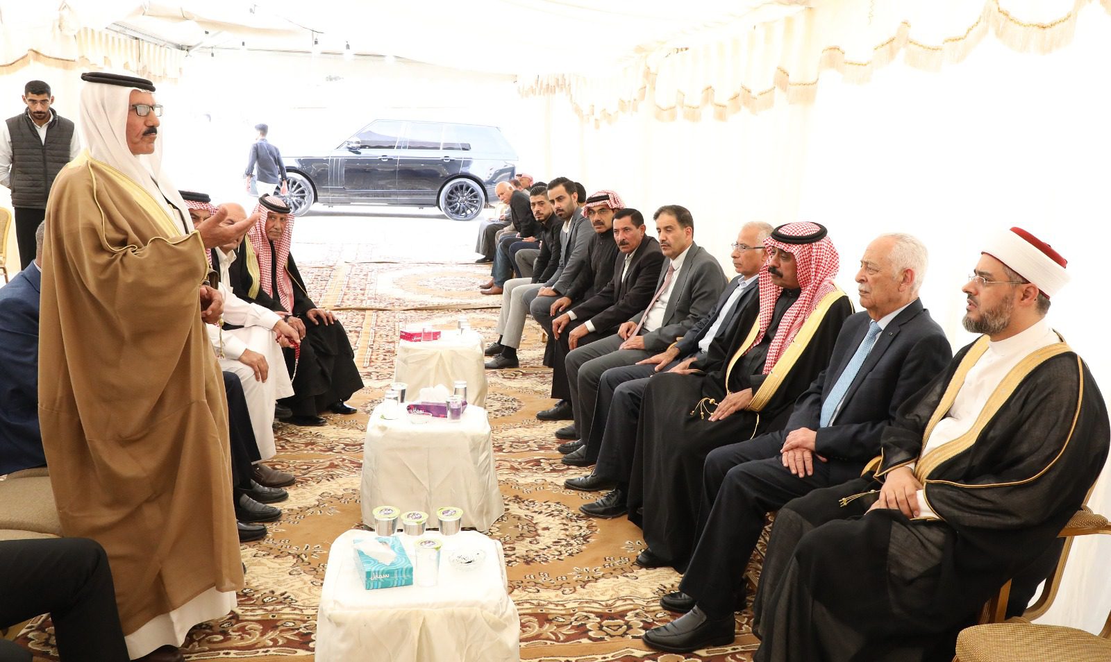 مندوبا عن الملك وولي العهد العيسوي يعزي عشيرتي العدوان/ ابو عرابي ، وآل الجدع