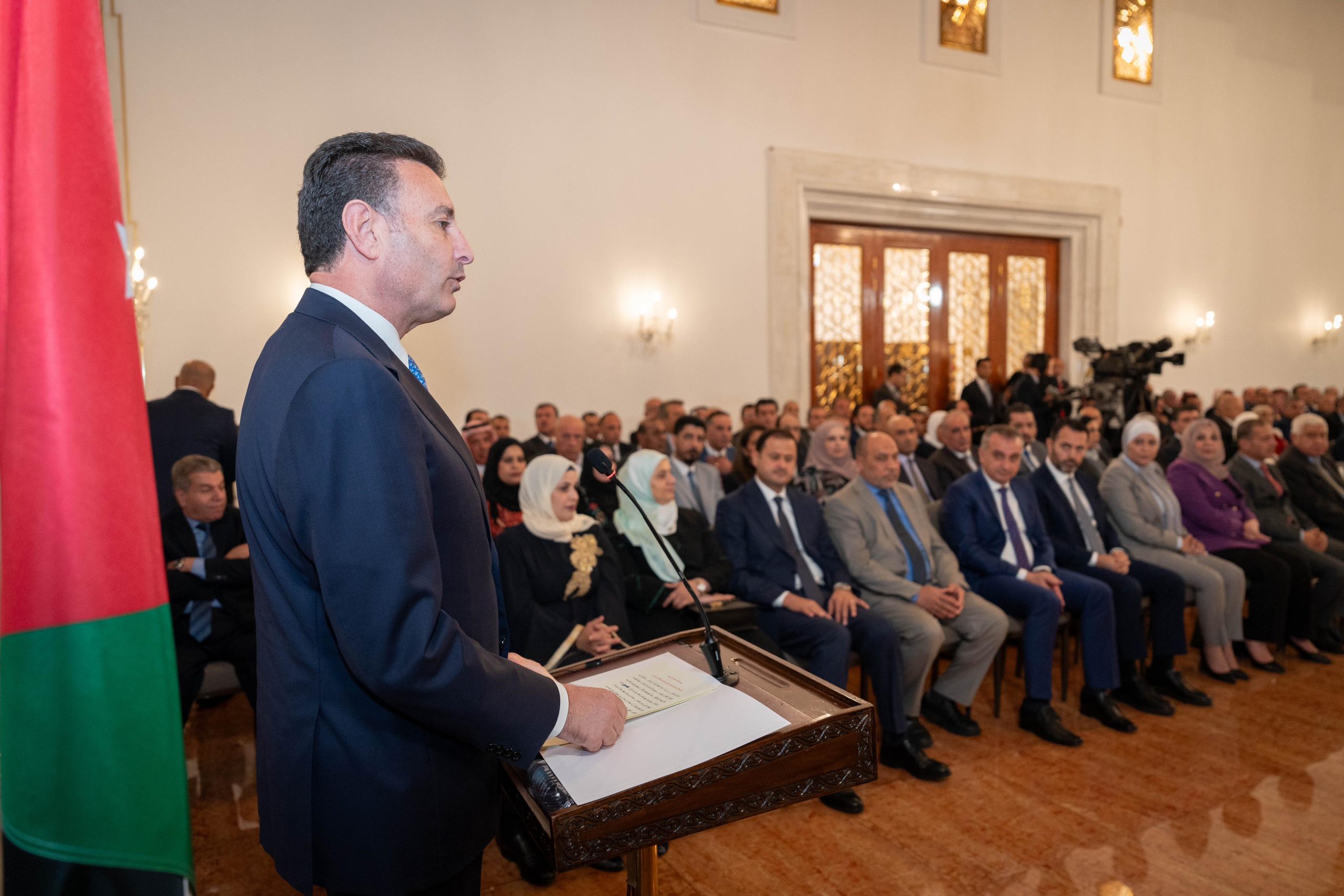 صورة حول : فيديو وصور.. الملك يستمع إلى رد مجلسي الأعيان والنواب على خطاب العرش فيديو وصور.. الملك يستمع إلى رد مجلسي الأعيان والنواب على خطاب العرش