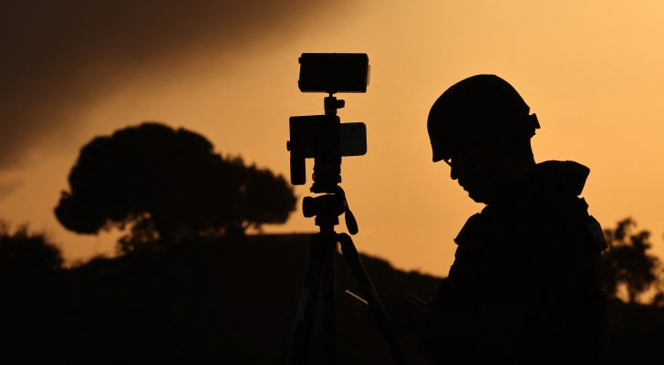 استشهاد صحفي آخر وعدد من أفراد عائلته في حي الزيتون بغزة