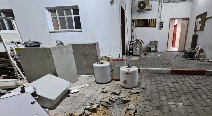 صورة حول : الاحتلال يقصف محيط مستشفيي الشفاء والأندونيسي الاحتلال يقصف محيط مستشفيي الشفاء والأندونيسي