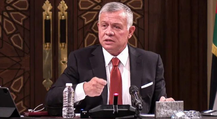 الملك: ضرورة توعية موظفي القطاع العام بمبادئ النزاهة والحوكمة