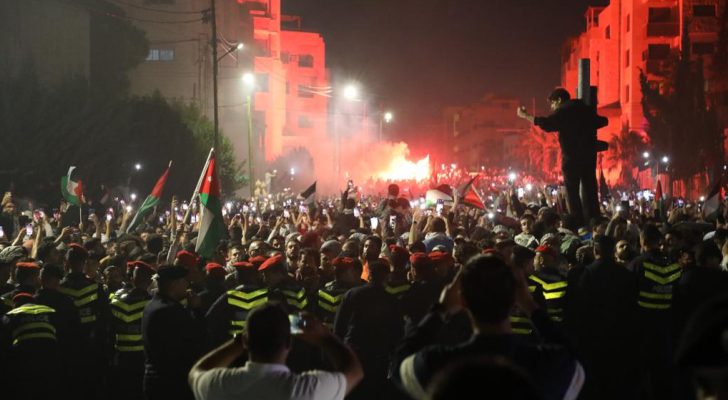 محافظ العاصمة يُوقف ٧٠ شخصًا شاركوا بأعمال شغب
