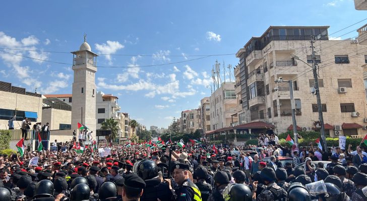 صورة حول : طوق أمني يعزل سفارتي أمريكا والاحتلال في عمان طوق أمني يعزل سفارتي أمريكا والاحتلال في عمان