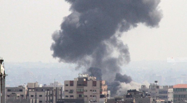 صورة حول : طائرات الاحتلال الحربية تشن غارات عنيفة المدنيين في غزة طائرات الاحتلال الحربية تشن غارات عنيفة المدنيين في غزة