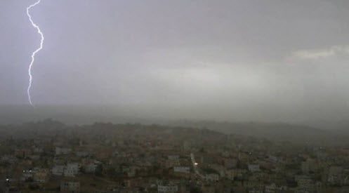 أمطار رعدية في عدة مناطق اليوم الأربعاء