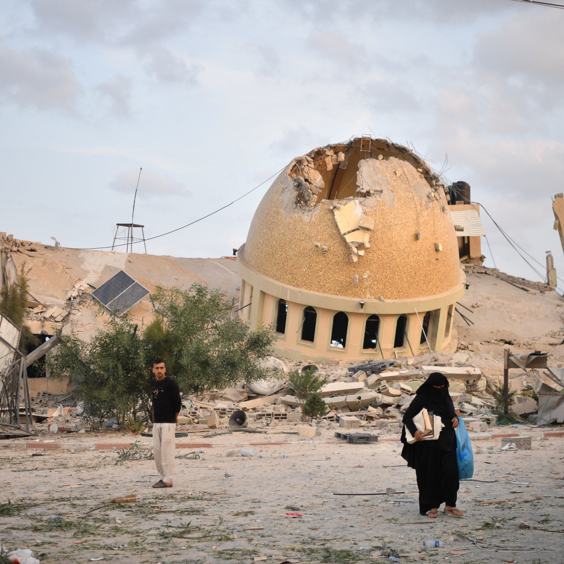 الاحتلال يدمر مسجدا في خانيونس بغزة