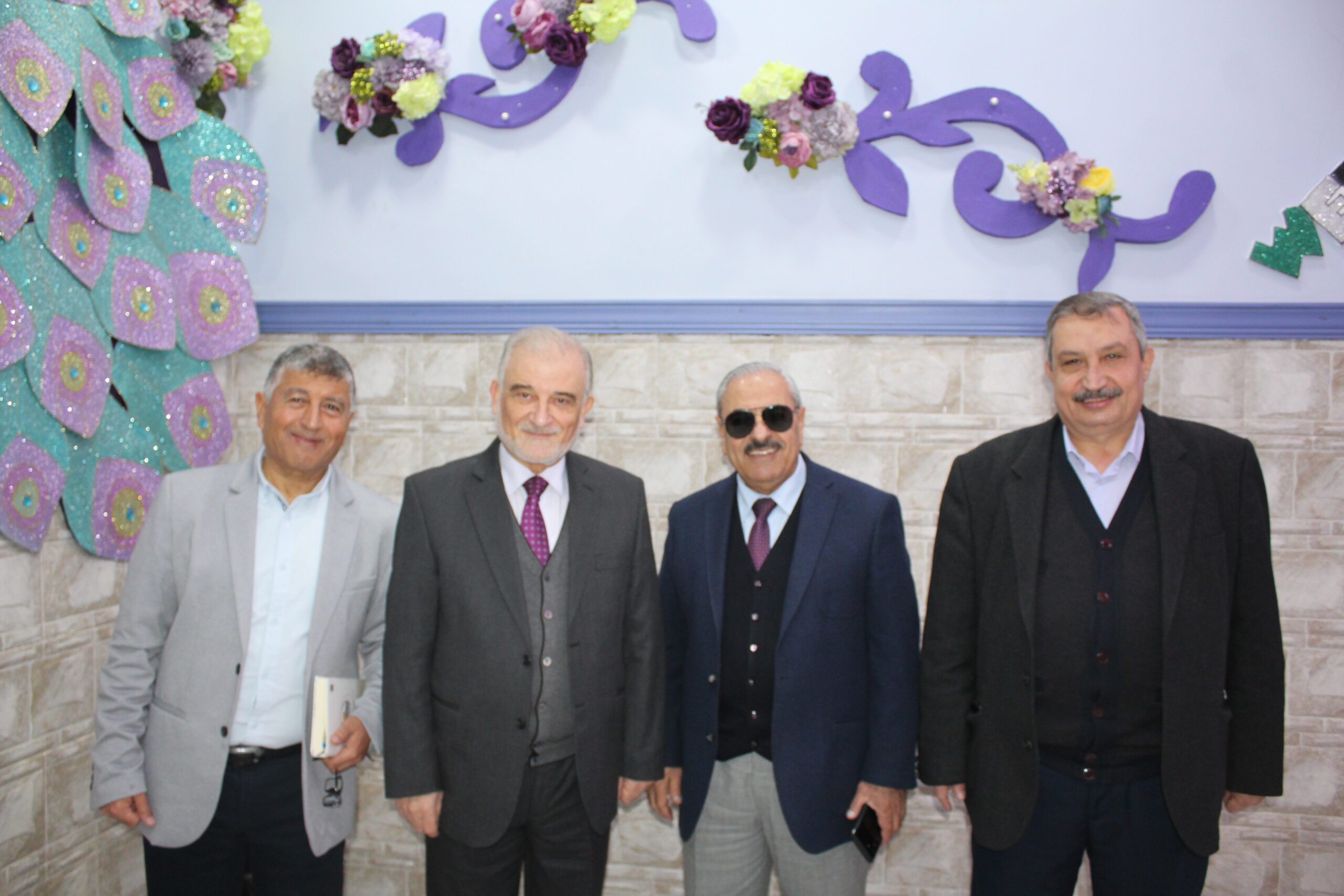 صورة حول : مدير عام مدارس النظم الحديثة يلتقي طلبة الصف العاشر وأولياء أمورهم مدير عام مدارس النظم الحديثة يلتقي طلبة الصف العاشر وأولياء أمورهم