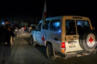 حماس تسلم تل أبيب قائمة المحتجزين المقرر الإفراج عنهم الأحد