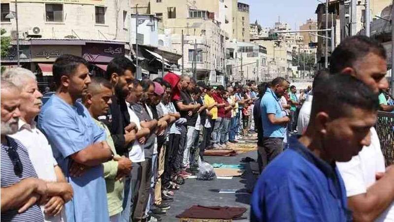 الأردنيون يؤدون صلاة الغائب على أرواح الشهداء الفلسطينيين الجمعة