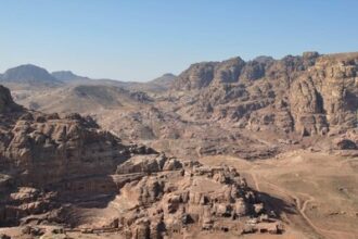 الطقس الليلة باردا بوجه عام وتوقع أمطار يوم غد